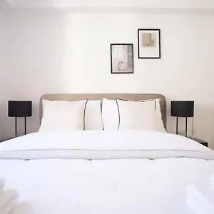 Wonderful 2 Bedroom Apartamento Viena